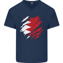 Torn Bahrain Flag Bahraini Day Football Mens V-Neck Cotton T-Shirt Navy Blue