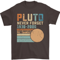 Pluto Never Forget Space Planet Astronomy Mens T-Shirt Cotton Gildan Dark Chocolate