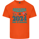 Arriving 2024 New Baby Pregnancy Pregnant Kids T-Shirt Childrens Orange