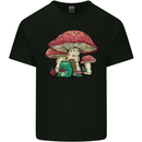 Frog Knitting Under a Mushroom Foraging Nature Mens Cotton T-Shirt Tee Top Black
