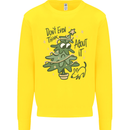 A Dog Weeing on a Christmas Tree Xmas Funny Kids Sweatshirt Jumper Yellow