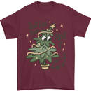 A Dog Weeing on a Christmas Tree Xmas Funny Mens T-Shirt Cotton Gildan Maroon